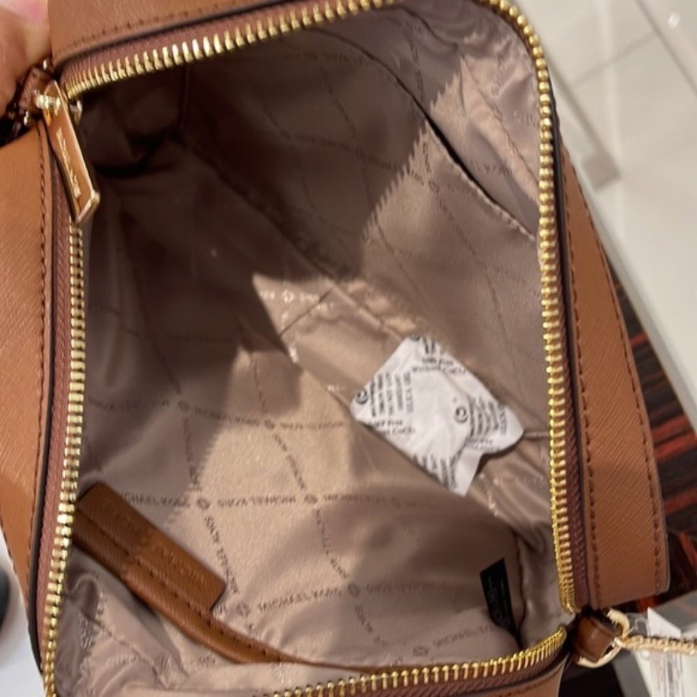 Michael Kors Jet Set Item Large EW Crossbody Vanilla - Picture 9 of 16